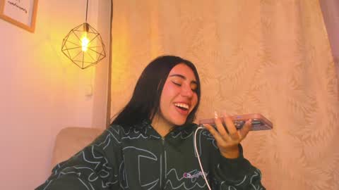 Snapshot of chantall_valkoba chatting on 01/13/25, 10:36 Chantall online show from 01/13/25, 10:36
