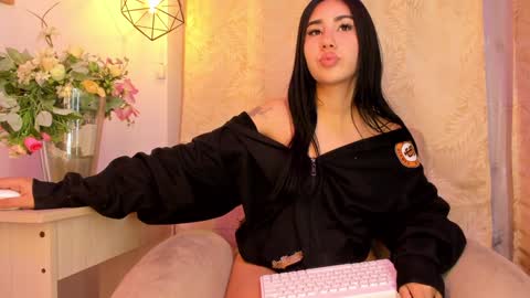 Snapshot of chantall_valkoba chatting on 01/19/25, 10:17 Chantall online show from 01/19/25, 10:17