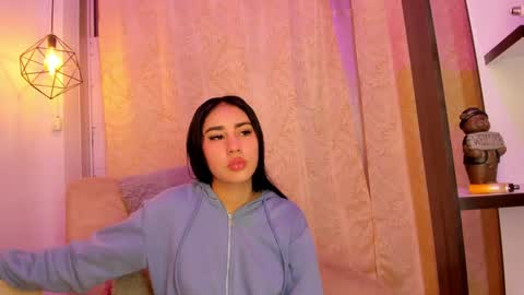 Snapshot of chantall_valkoba chatting on 01/25/25, 04:45 Chantall online show from 01/25/25, 04:45