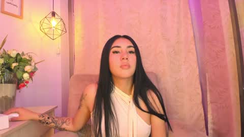 Snapshot of chantall_valkoba chatting on 01/27/25, 03:37 Chantall online show from 01/27/25, 03:37
