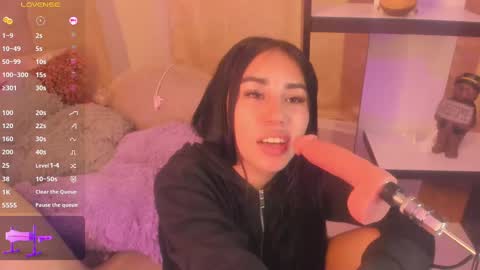 Snapshot of chantall_valkoba chatting on 02/13/25, 09:51 Chantall online show from 02/13/25, 09:51