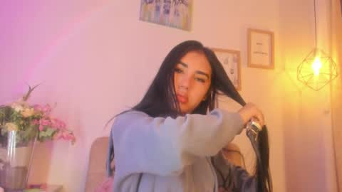 Snapshot of chantall_valkoba chatting on 02/18/25, 04:48 Chantall online show from 02/18/25, 04:48