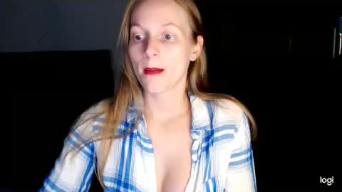 Snapshot of chanti_lovee chatting on 10/27/25, 08:57 We Vibe Device that vibrates at the sound of Tips and makes me wet. vibe lush edging daddy lovense online show from 10/27/25, 08:57