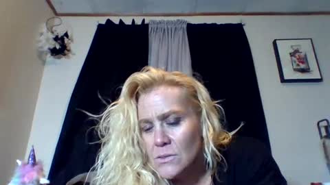 Ms. Behaving online show from 10/10/25, 11:09