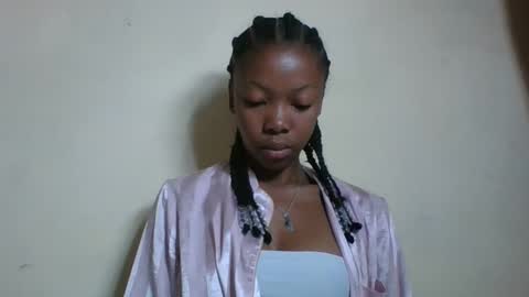 Snapshot of chariola0101 chatting on 03/12/25, 02:30 chariola0101 online show from 03/12/25, 02:30