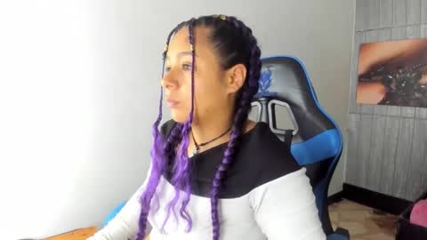 Snapshot of charis_21 chatting on 09/28/25, 01:00 charis 2 online show from 09/28/25, 01:00