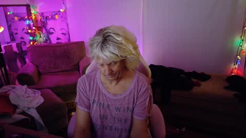 Snapshot of charli_girl chatting on 12/03/24, 10:40 Charli online show from 12/03/24, 10:40