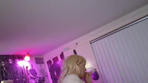 Snapshot of charli_girl chatting on 02/05/25, 12:31 Charli online show from 02/05/25, 12:31
