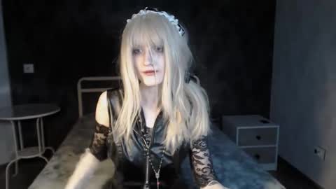 Snapshot of charlie_crystal chatting on 11/22/25, 02:43 Charlie online show from 11/22/25, 02:43