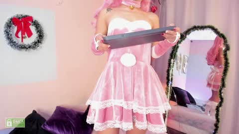 Snapshot of charloottee_1 chatting on 12/24/24, 06:33 Char 3 Lets go for the 100 Thumb-Up online show from 12/24/24, 06:33