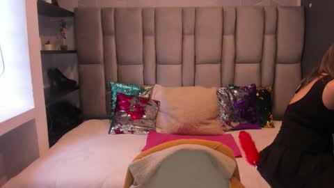 Snapshot of charlot_milf chatting on 10/22/25, 11:54 Charlot milf online show from 10/22/25, 11:54