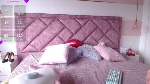 Snapshot of charlote__miller chatting on 02/20/25, 07:19 You honey online show from 02/20/25, 07:19