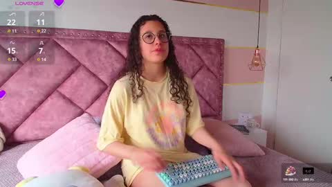 Snapshot of charlote__miller chatting on 02/26/25, 12:47 You honey online show from 02/26/25, 12:47