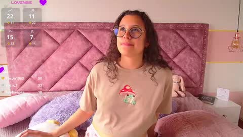 Snapshot of charlote__miller chatting on 02/27/25, 02:43 You honey online show from 02/27/25, 02:43