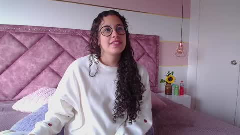 Snapshot of charlote__miller chatting on 03/10/25, 12:26 You honey online show from 03/10/25, 12:26
