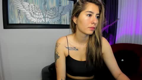 Snapshot of charlote_horny chatting on 10/13/25, 11:32 Charlote online show from 10/13/25, 11:32