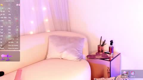 Snapshot of charlotte__08 chatting on 02/19/25, 06:11 Charlotte online show from 02/19/25, 06:11