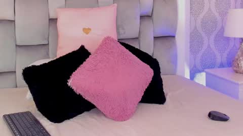 Snapshot of charlotte__08 chatting on 09/17/25, 03:08 Charlotte online show from 09/17/25, 03:08