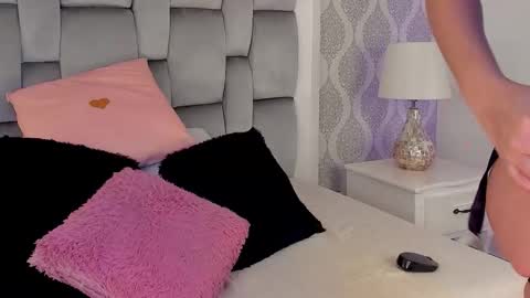 Snapshot of charlotte__08 chatting on 10/22/25, 07:35 Charlotte online show from 10/22/25, 07:35