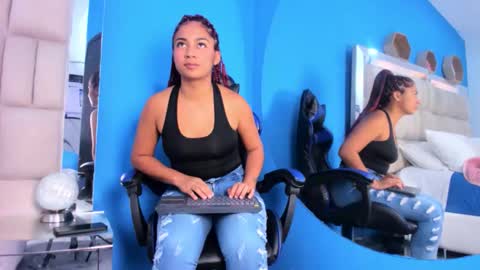 charlotte_mia17 online show from 11/18/25, 02:43