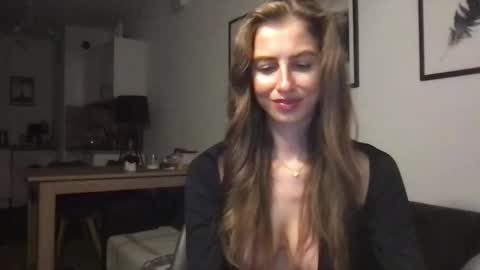 Charlotte Roche online show from 11/04/25, 04:06