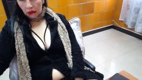 Snapshot of charlotte_temple chatting on 11/19/25, 04:07 Charlotte online show from 11/19/25, 04:07