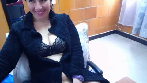 Snapshot of charlotte_temple chatting on 11/25/25, 03:12 Charlotte online show from 11/25/25, 03:12