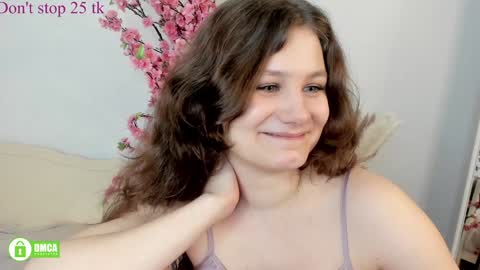 Snapshot of charlotte_wow chatting on 01/25/25, 06:46 Charlotte online show from 01/25/25, 06:46
