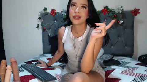 Snapshot of charlottee07 chatting on 01/15/25, 02:27 charlottee07 online show from 01/15/25, 02:27