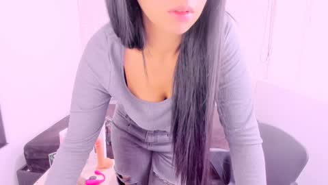 Snapshot of charlottegray_ chatting on 01/25/25, 07:39 CHARLOTTE online show from 01/25/25, 07:39