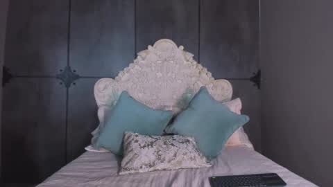 charlottegray_1 online show from 10/29/25, 12:18