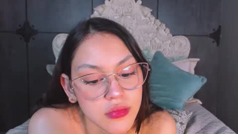 charlottegray_1 online show from 11/02/25, 12:57