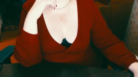 Snapshot of charlottextasty chatting on 12/17/24, 01:16 CharlotteXTasty online show from 12/17/24, 01:16