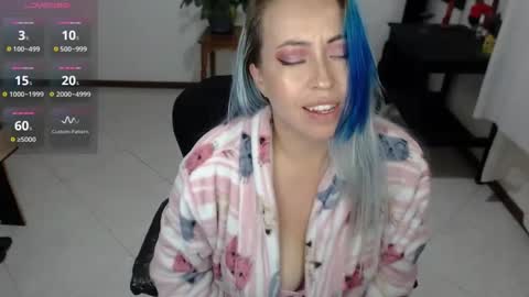 Snapshot of charlottezoe1 chatting on 02/18/25, 10:49 charlottezoe online show from 02/18/25, 10:49