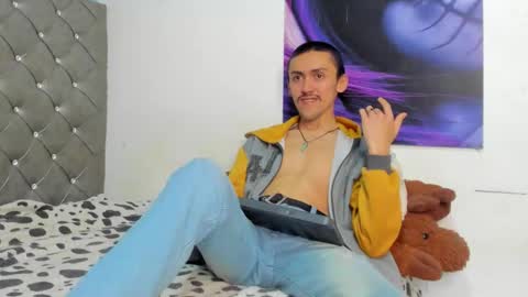 Snapshot of charly_fenix chatting on 11/27/25, 12:24 Charly online show from 11/27/25, 12:24