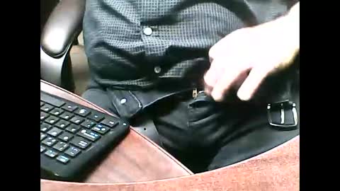 Snapshot of charmeur2672 chatting on 09/18/25, 11:01 charmeur2672 online show from 09/18/25, 11:01