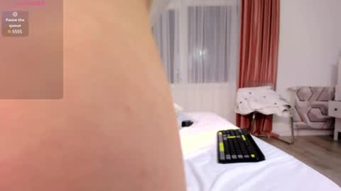 Snapshot of charming_annye chatting on 01/26/25, 06:27 Annye online show from 01/26/25, 06:27