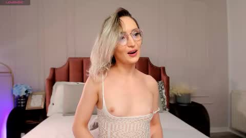Snapshot of charming_annye chatting on 10/03/25, 10:51 Annye online show from 10/03/25, 10:51
