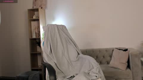 Snapshot of charmingvixen chatting on 11/06/25, 10:49 Kati online show from 11/06/25, 10:49