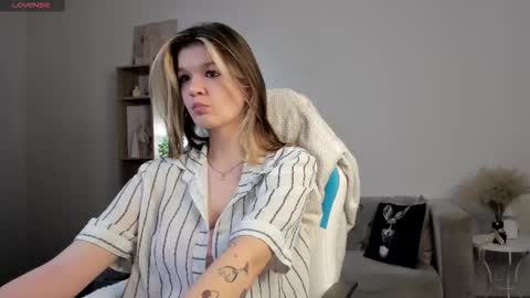 Snapshot of charmingvixen chatting on 11/17/25, 10:54 Kati online show from 11/17/25, 10:54