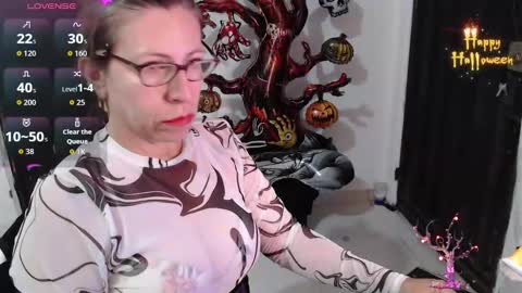 CHAYLA VICTORIA RUIZ  online show from 11/01/25, 09:11