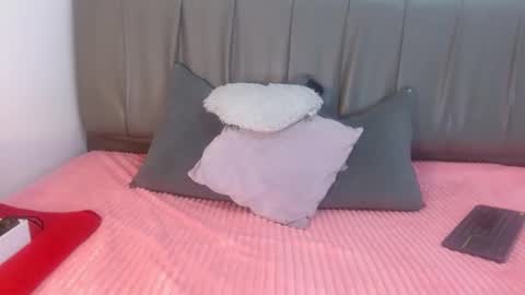 Snapshot of cheerlynn chatting on 12/29/24, 03:24 Cherlyn online show from 12/29/24, 03:24