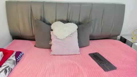 Snapshot of cheerlynn chatting on 02/04/25, 01:27 Cherlyn online show from 02/04/25, 01:27