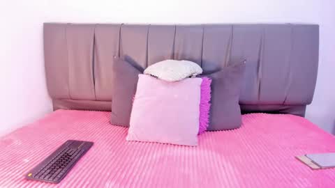 Snapshot of cheerlynn chatting on 02/15/25, 04:34 Cherlyn online show from 02/15/25, 04:34