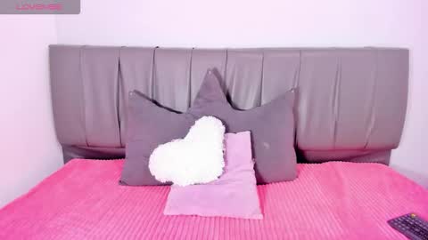 Snapshot of cheerlynn chatting on 10/24/25, 03:52 Cherlyn online show from 10/24/25, 03:52