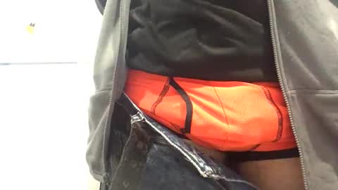 Snapshot of chenovich chatting on 10/27/25, 07:40 chenovich online show from 10/27/25, 07:40