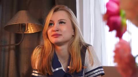 Snapshot of cherelleveld chatting on 09/27/25, 03:33 LorenLinda online show from 09/27/25, 03:33