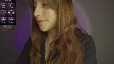 Snapshot of cherry__peach chatting on 09/26/25, 11:09 Holly online show from 09/26/25, 11:09