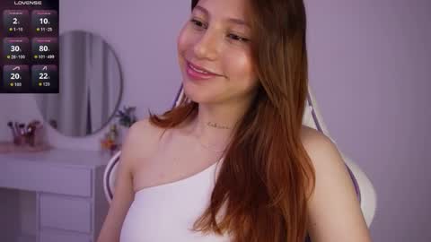 Snapshot of cherry__peach chatting on 10/19/25, 01:45 Holly online show from 10/19/25, 01:45