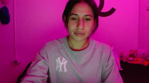 Snapshot of cherry_hc chatting on 01/22/25, 05:16 Nezumy Rey online show from 01/22/25, 05:16